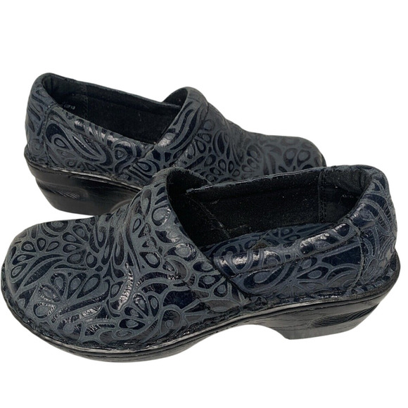 b.o.c Clogs Women's Size 6.5 Peggy Slip-On Comfort Wedge Black Embossed Paisley - Picture 1 of 7